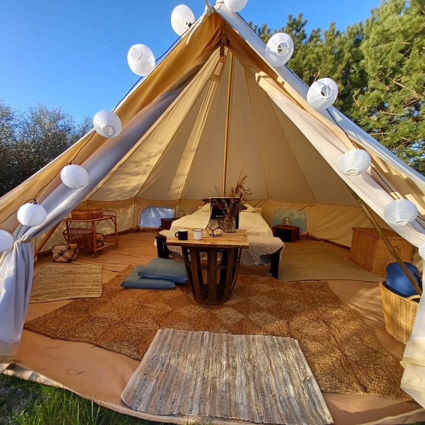 Glamping for 2 med lækker brunch og udsigt til sø hos Bakkegaarden