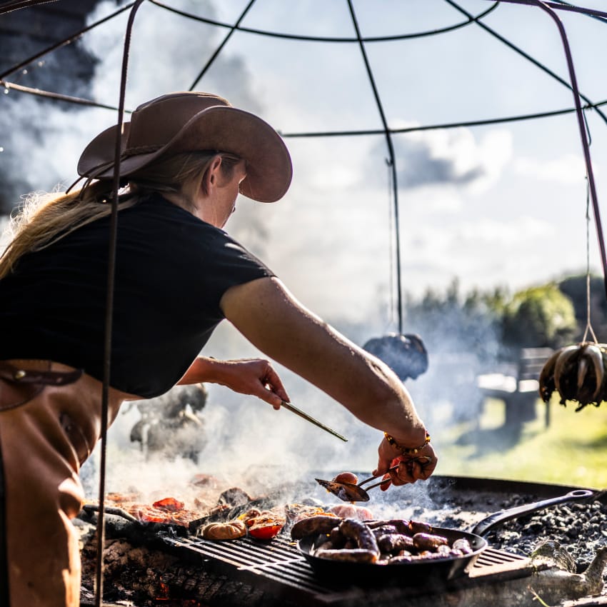 Bajer og Bålmad hos Holmely
