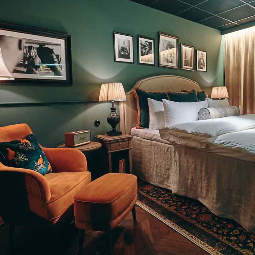 Pool Club, middag och övernattning hos The Steam Hotel