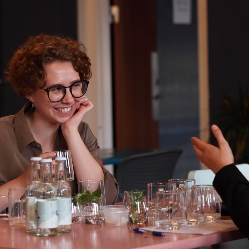 Ginprovning och destillerivisning på Wet City Spirits