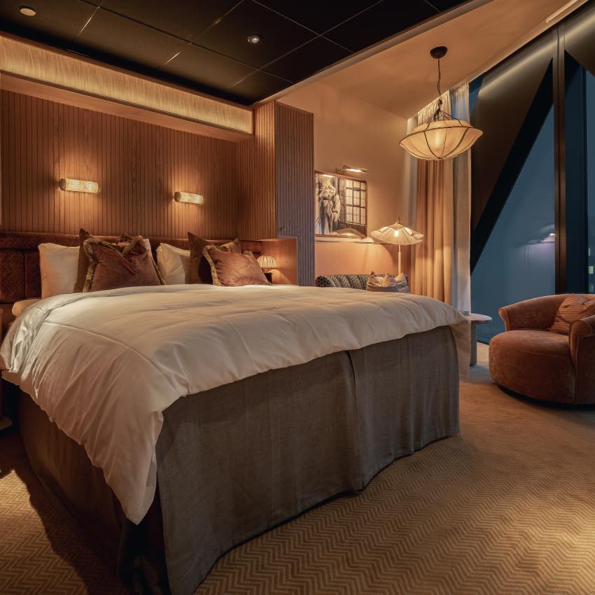 Vistelse med asiatisk middag i skybaren & pool club hos Jacy'z